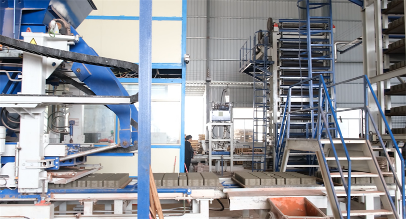 Üks masin, mitu tellist, energiasääst ja süsinikdioksiidi vähendamine, QGM Zenith 15 mudel loob roheliste ehitusmaterjalide 