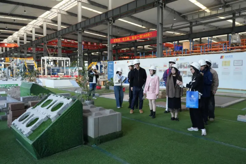 Keskendudes välismaistele arendusvajadustele, teeb Quangong Machinery Co., Ltd. koostööd Fuzhou välisuuringute ja kaubanduse ülikooliga, et kasvatada rahvusvaheliselt orienteeritud talente.