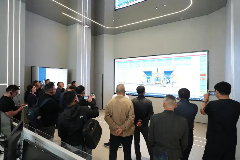 Hiina ehitusplokkide assotsiatsiooni 8. istungjärgu teine ​​alaline nõukogu koosolek toimus Quanzhous; Quangong Machinery Co., Ltd. aitab kaasa tööstuse vahetusele ja arendamisele.