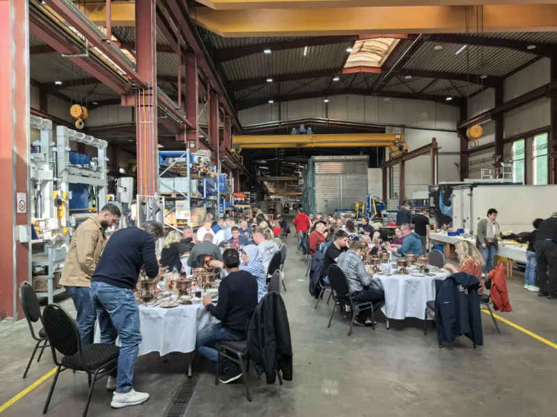 Hiina kuuma poti aroom jõuab Saksamaale! Quangong Machinery Co., Ltd. tütarettevõte Zenit tähistab projekti edu.